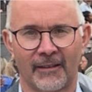 Enseigne les cours de yoga pratique depuis plus de 18 ans